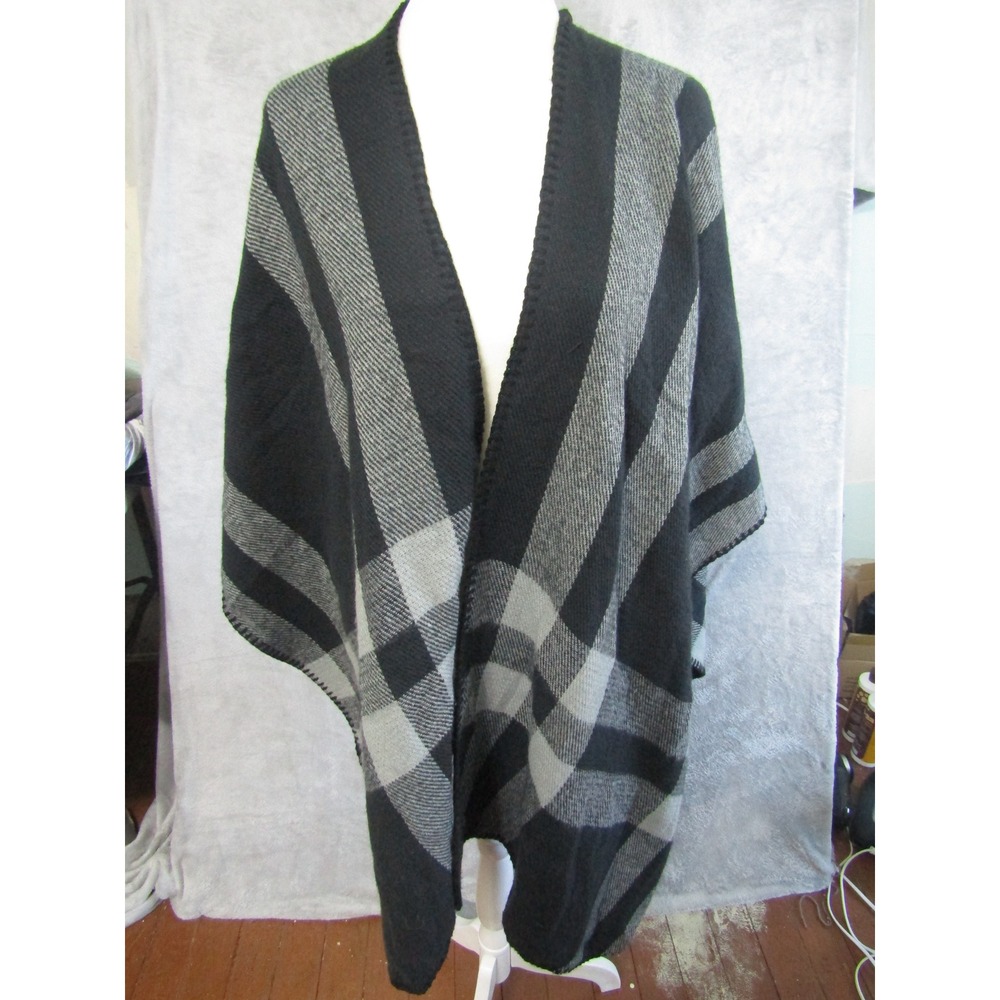Woolrich Plaid Reversible Cape Shawl Scarf One Size Black‎ Gray Acrylic